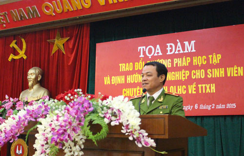 Tọa đàm “Trao đổi phương pháp Ev88 3676 Link đăng nhập chính thức và định hướng nghề nghiệp cho sinh viên chuyên ngành QLHC về TTXH”